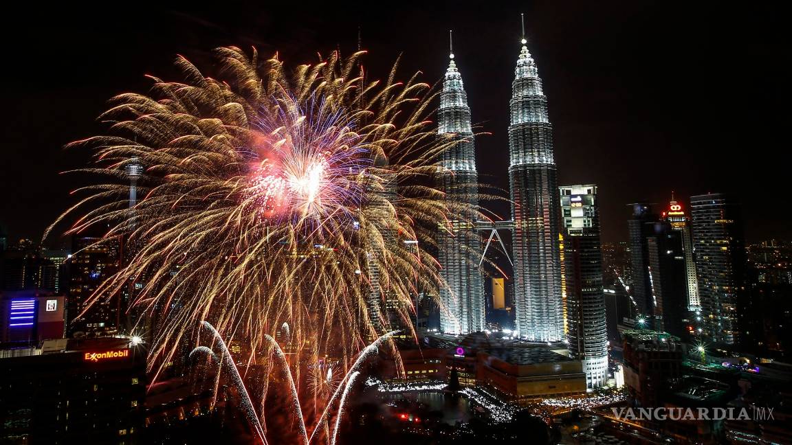 $!El mundo comienza a dar la bienvenida al 2016