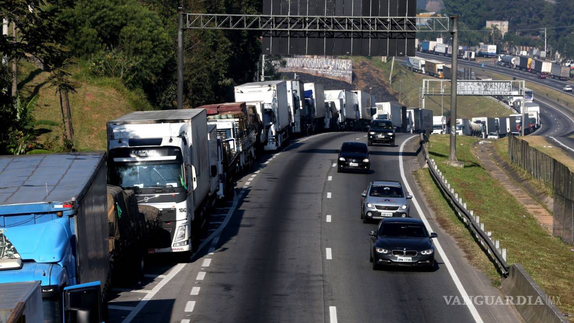 Por huelga de camioneros cancelan más de 270 vuelos en Brasil