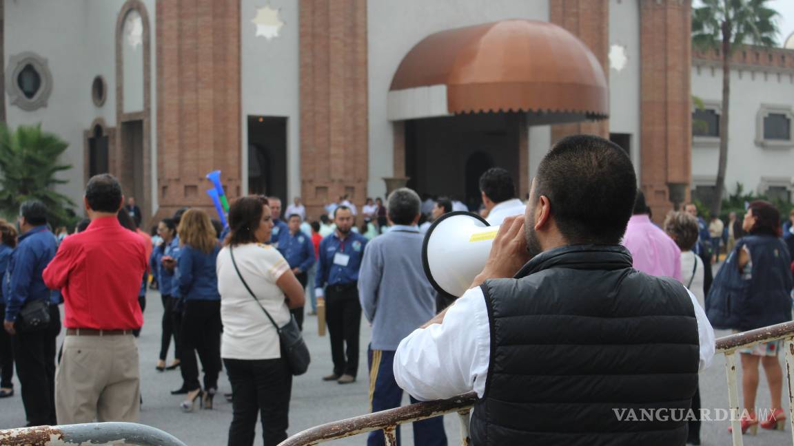 $!Protestan trabajadores del IMSS en Saltillo por posible eliminación de jubilaciones