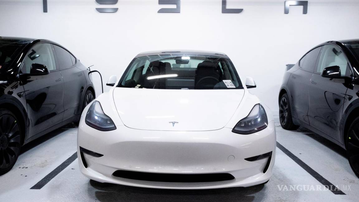 A pesar de que Tesla vende menos coches y gana menos dinero, todos quieren ser como esta compañía