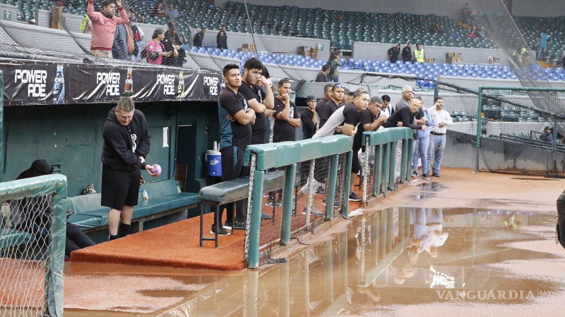 $!La lluvia les jugó mal a Saraperos y su afición