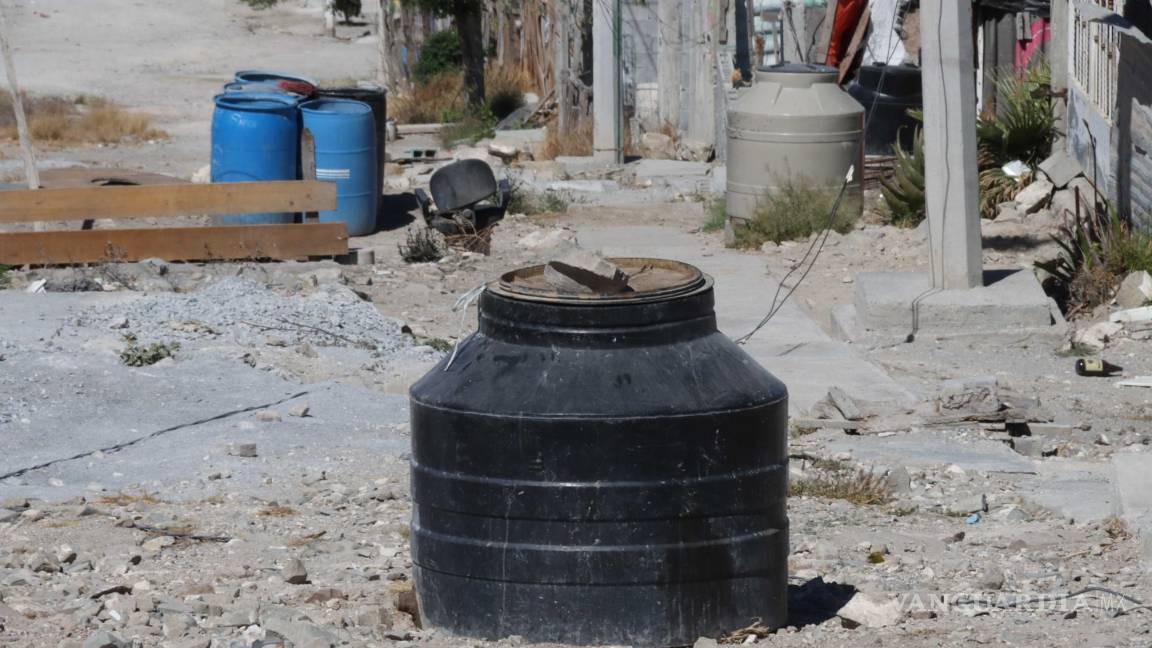 $!“No siempre sale agua suficiente, solo es un chorrito”, dicen los vecinos.