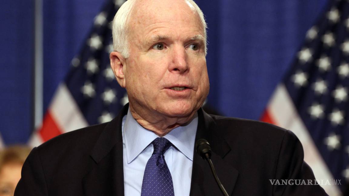 Senador republicano John McCain critica a Trump por retórica antimusulmana