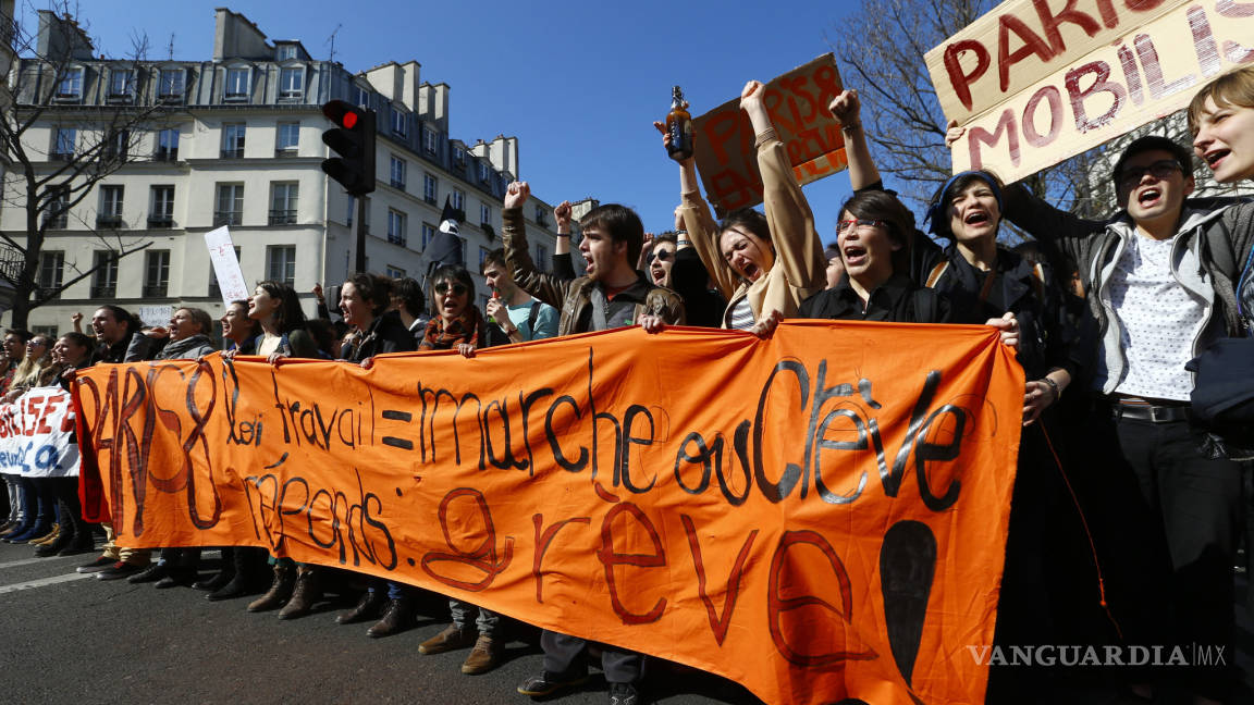Hollande sube el sueldo a los funcionarios para aliviar la protesta social