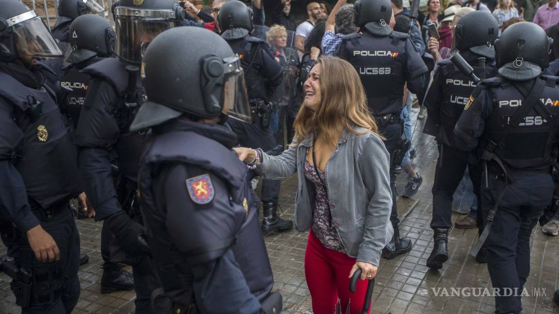 $!Entre altercados, Cataluña sigue votando en un referéndum marcado por irregularidades