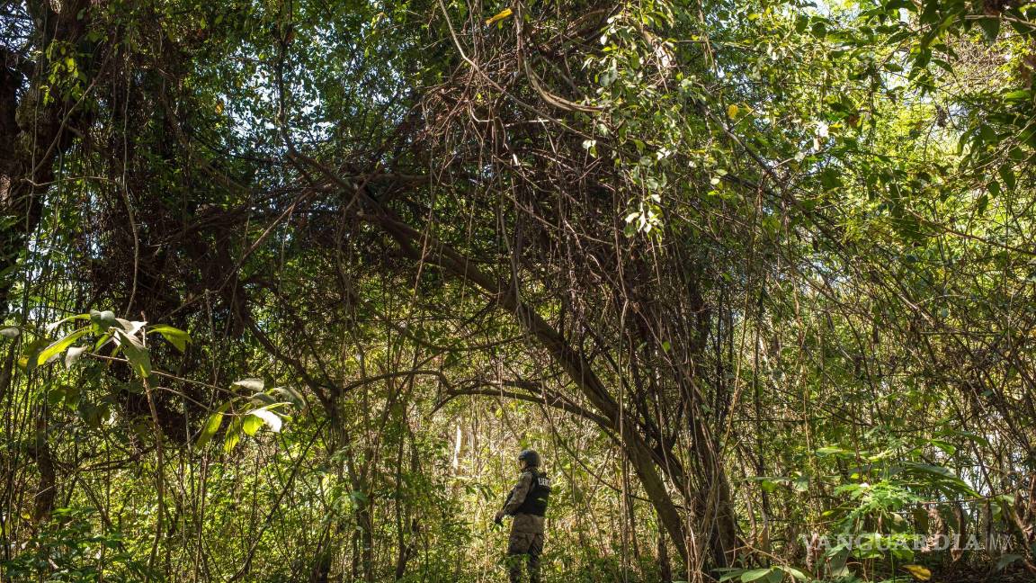 $!Un soldado de patrulla en las afueras de San Salvador, El Salvador.