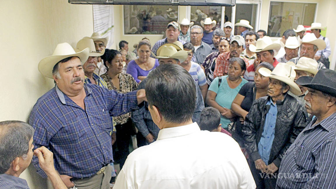 Campesinos de las regiones Laguna y Sureste de Coahuila protestan en la Seder