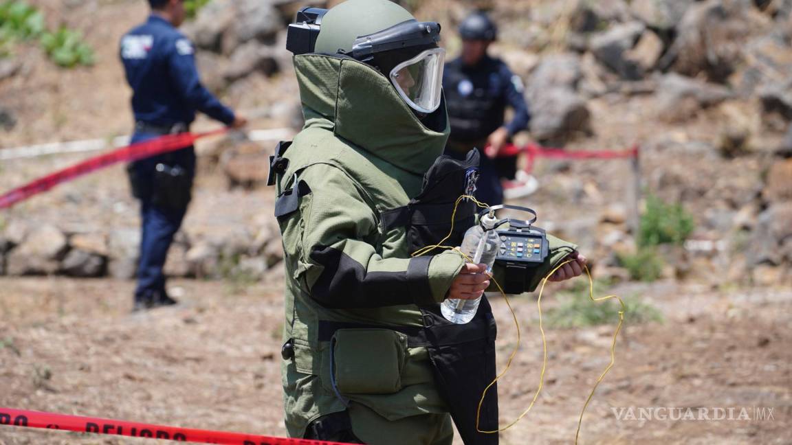 $!El crimen organizado utiliza cada vez más explosivos. En la Imagen el actual director del equipo antibombas de Michoacán.