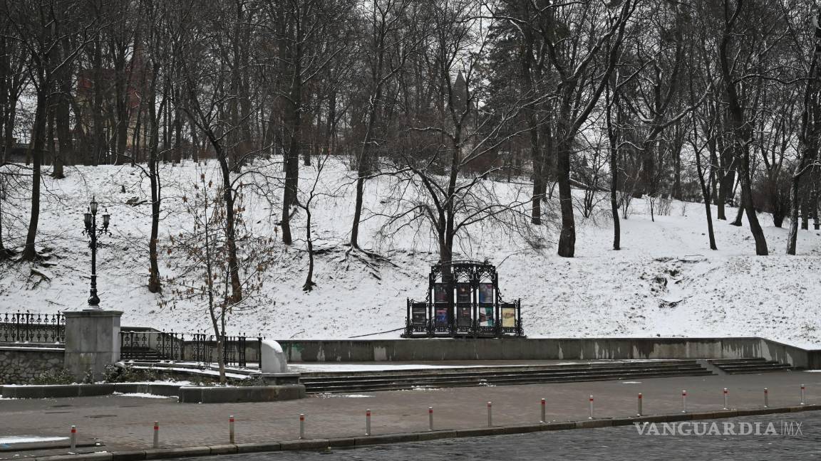 $!Vista de una colina nevada en las inmediaciones de Kiev. EFE/Ignacio Ortega