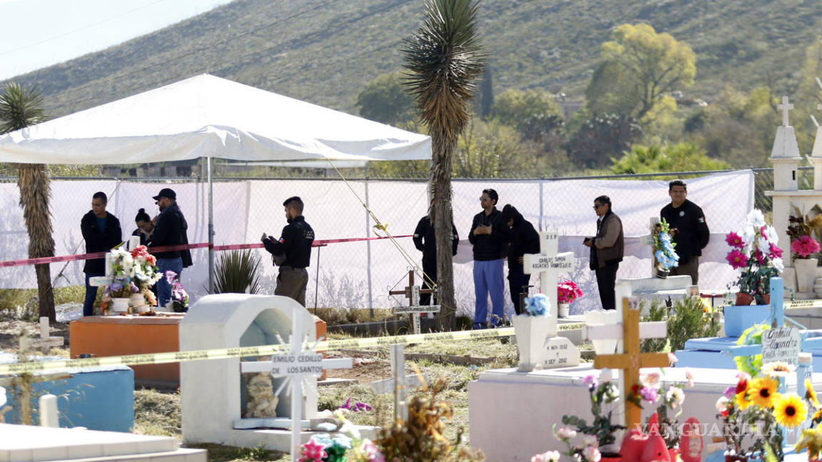 Inicia exhumación masiva en Saltillo... entregarían cuerpo identificado desde hace 8 años