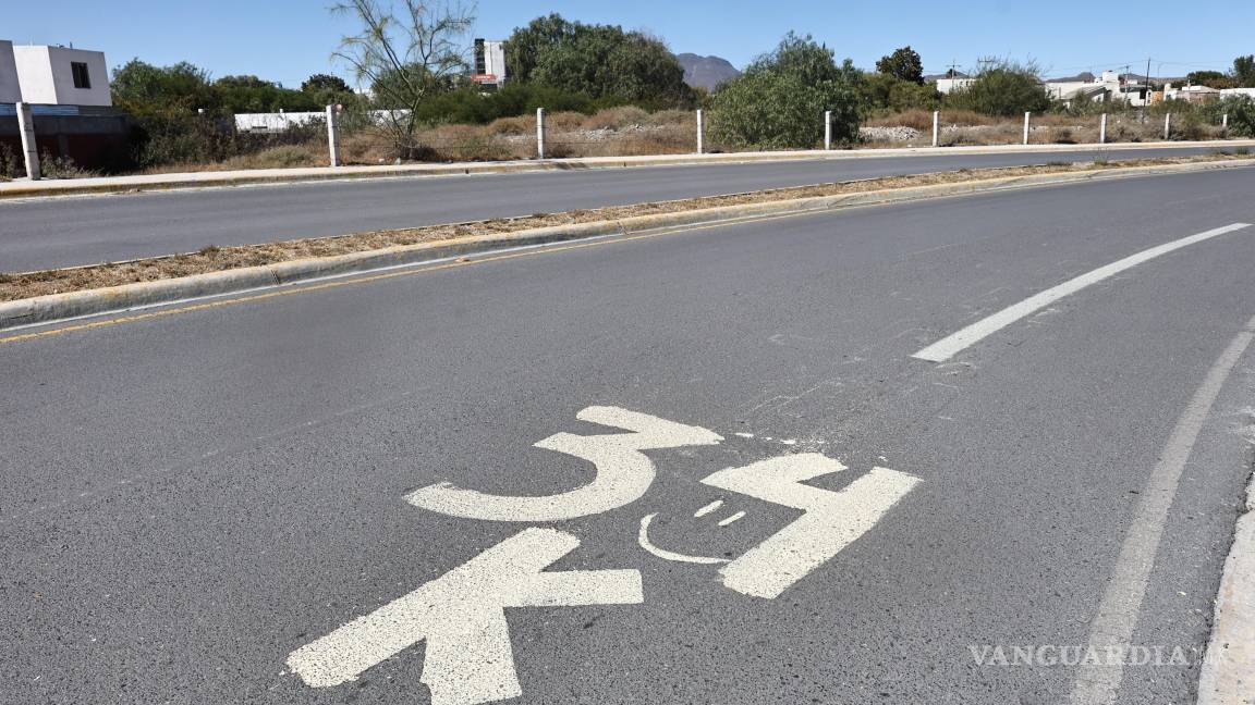 $!Personal marcó el recorrido de la carrera con pintura temporal en principales bulevares.
