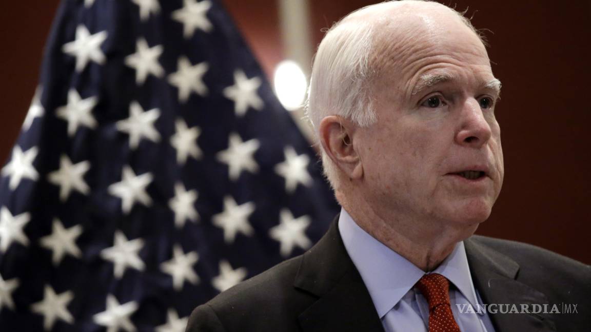 Promueve McCain un plan de protección a “dreamers” sin dinero para el muro