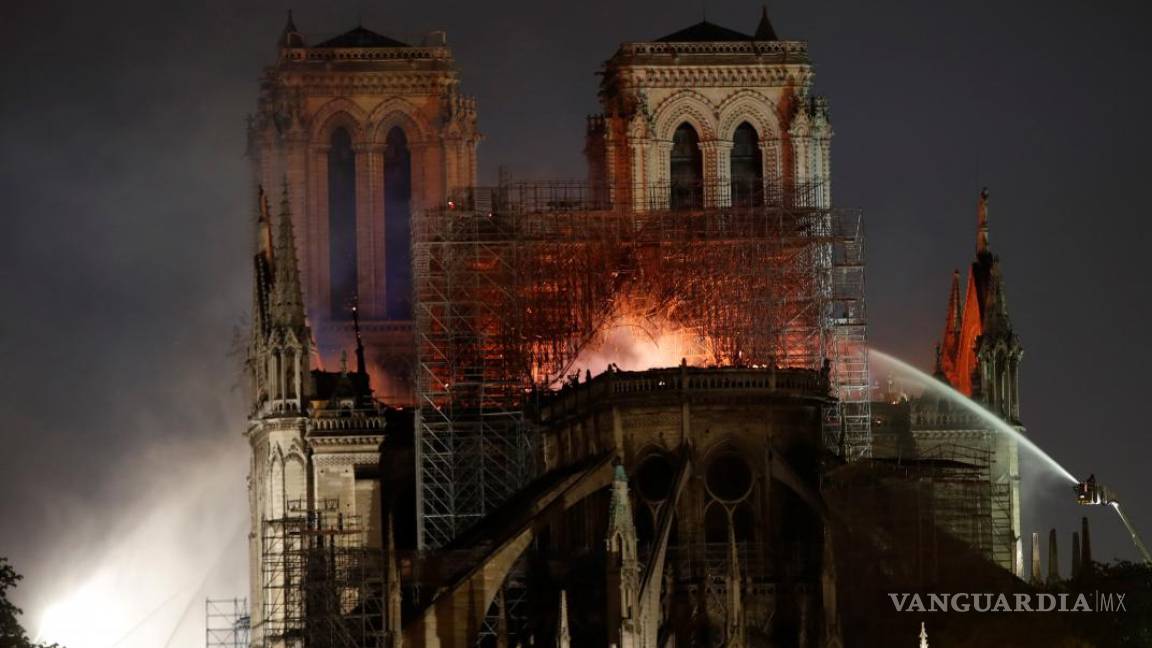 Revelan que obreros que trabajaban en Notre Dame violaron la prohibición de fumar