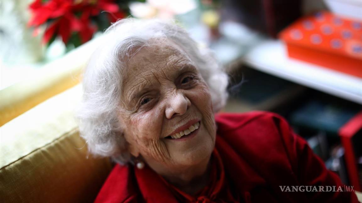 $!La escritora y periodista mexicana Elena Poniatowska en Ciudad de México. EFE/Sáshenka Gutiérrez