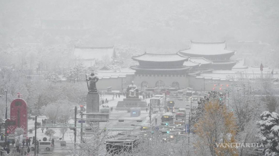 La mayor tormenta de nieve en un mes de noviembre en medio siglo cubre a Seúl y deja dos muertos