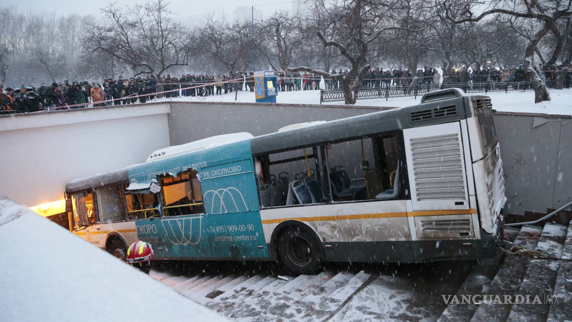 Autobús arrolla a peatones en Moscú; hay 5 muertos