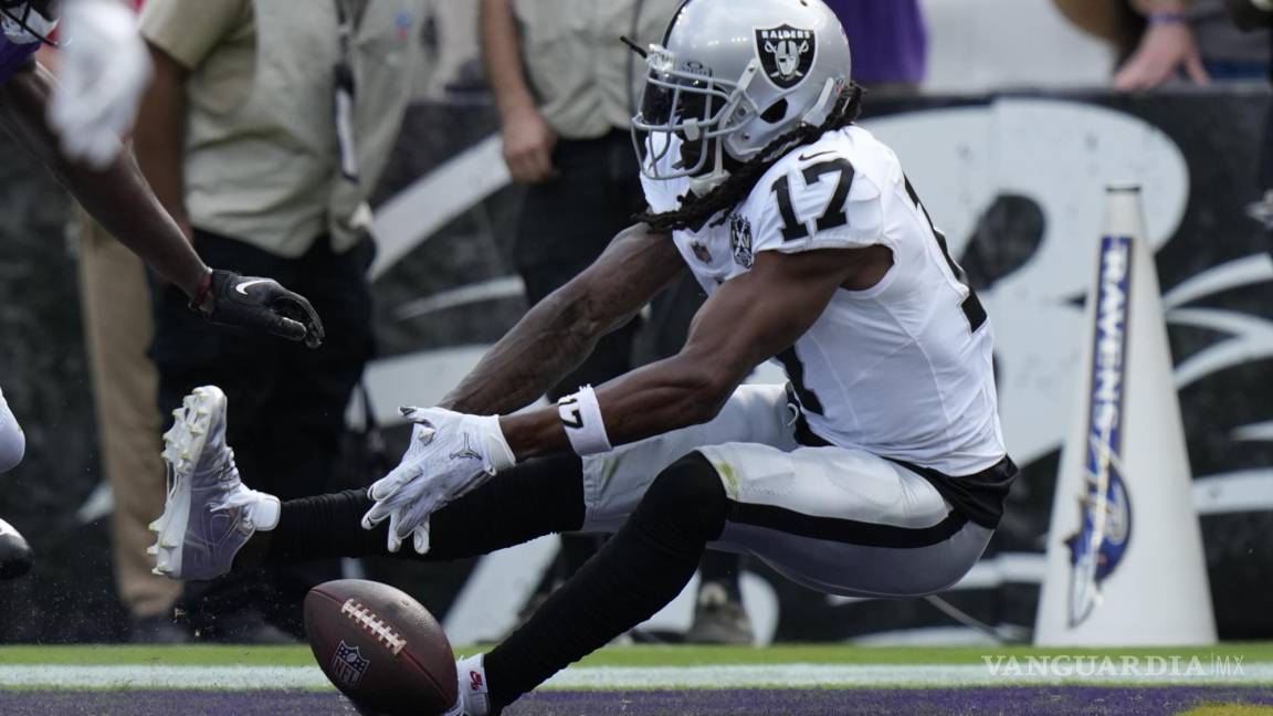 ¿Prepara Davante Adams su salida de los Raiders? Encabeza receptor las siete bajas de Las Vegas ante los Broncos