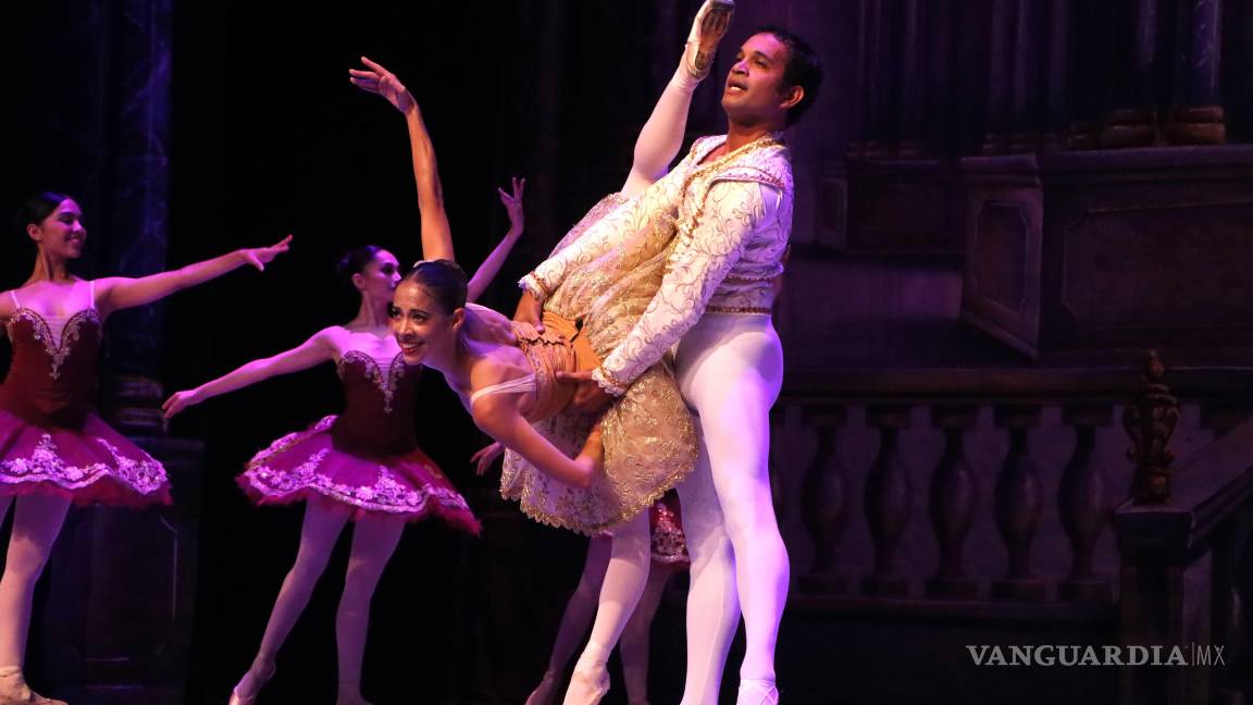 $!Gala Internacional de Ballet deslumbra en el principal escenario de Saltillo