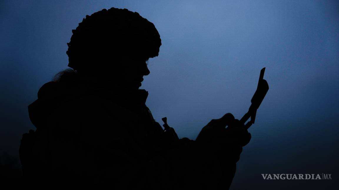 $!Una operadora de drones ucraniana llamada Imla, de la unidad Kraken 1654, vuela un dron Vampire en Járkiv Oblast, Ucrania.