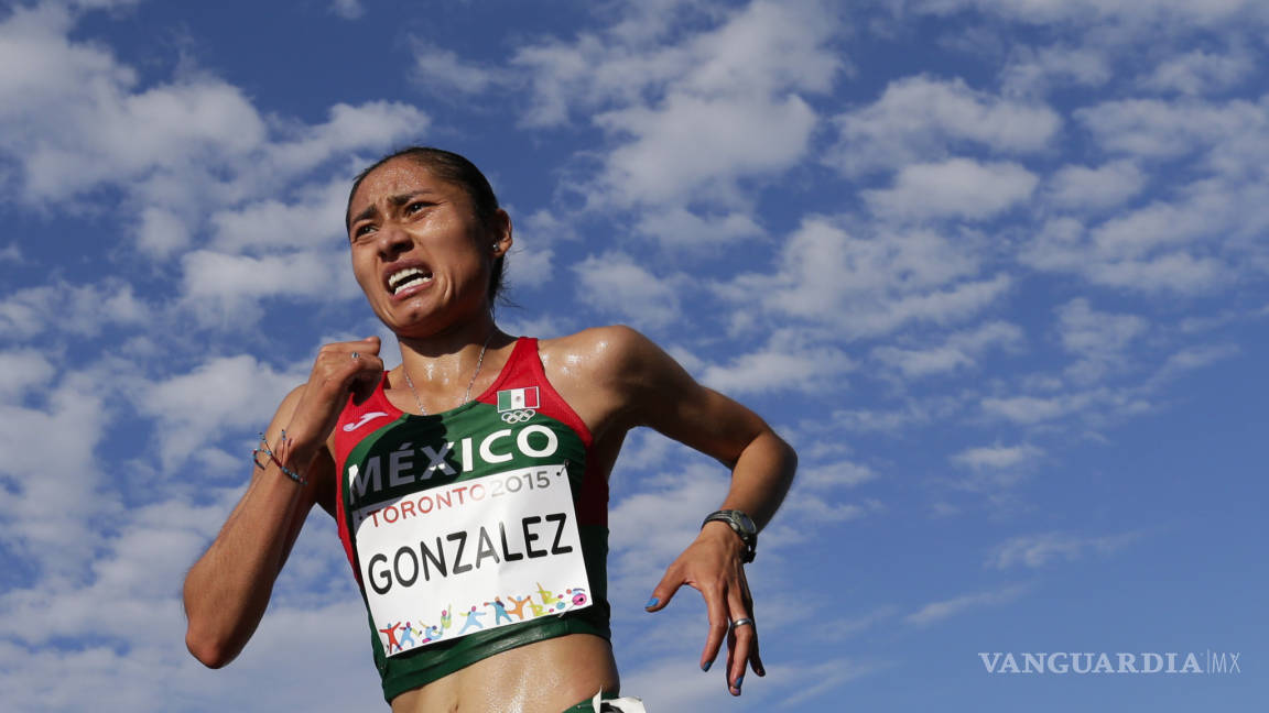 Peña y Castillo felicitan a Lupita González por su medalla de plata