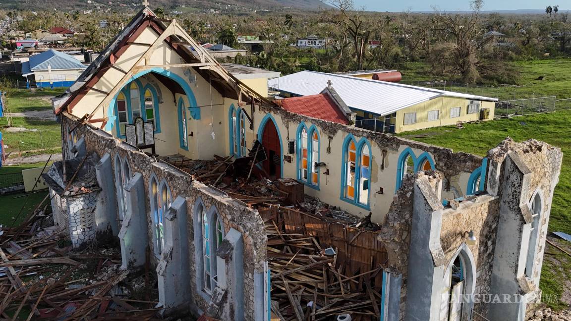$!En la imagen, los daños causados por el huracán Melissa en la iglesia de Lacovia Tombstone, en Jamaica.
