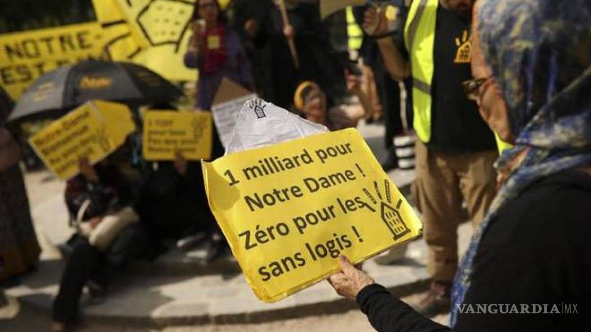 Pobres de Francia protestan por las multimillonarias donaciones a Notre Dame