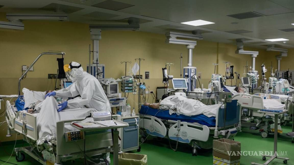 $!Un área de cuidados intensivos para pacientes con COVID-19 en un hospital en Ponte San Pietro, Italia.