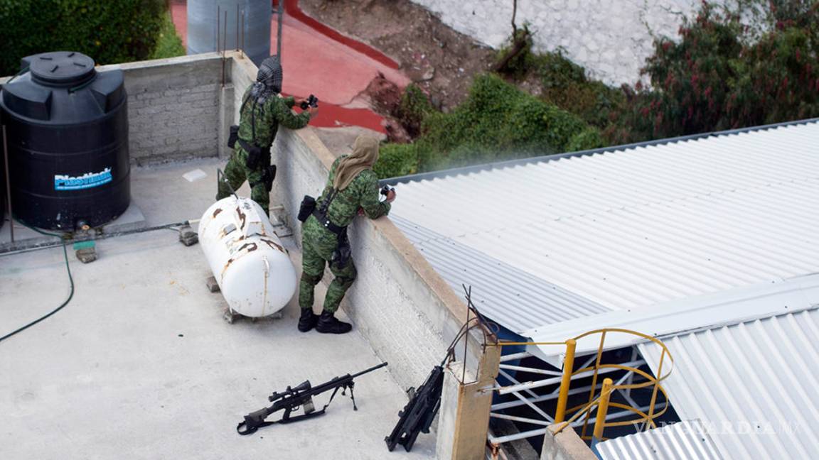 $!Peña Nieto inauguró teleférico en Ecatepec... rodeado de francotiradores (fotos)