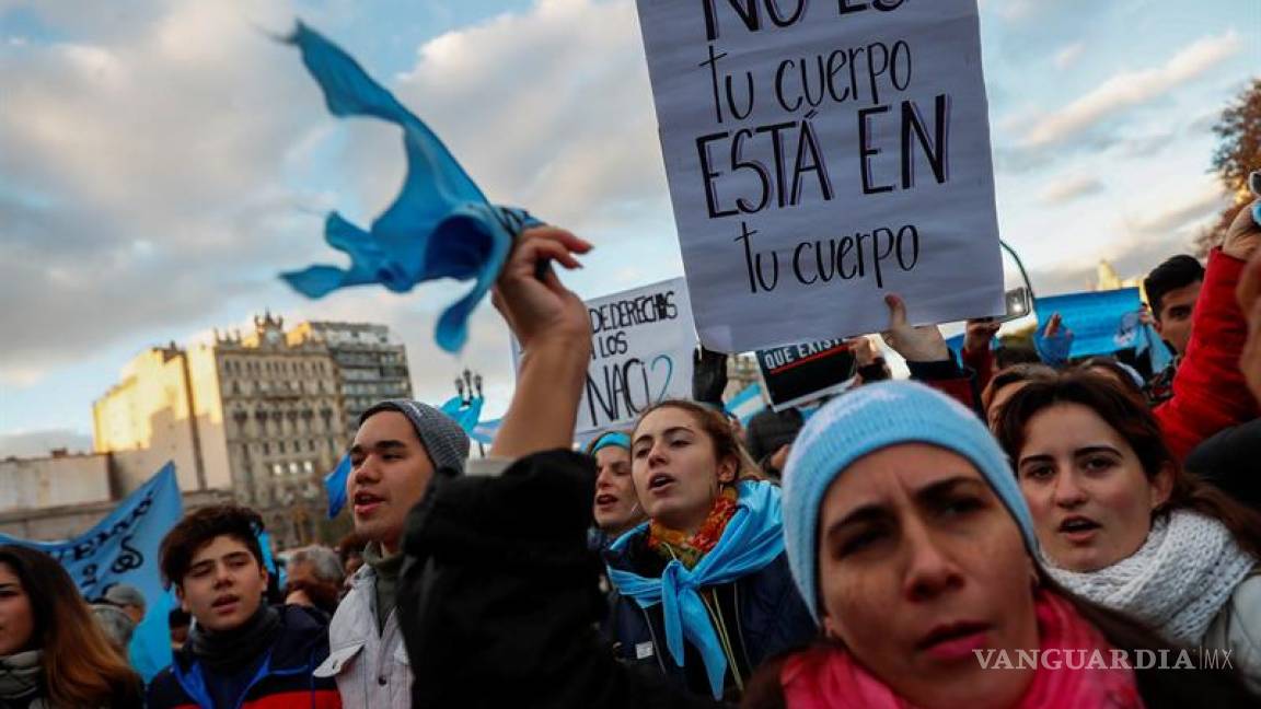 $!Celebran misa por "las dos vidas" en medio de debate por aborto en Argentina