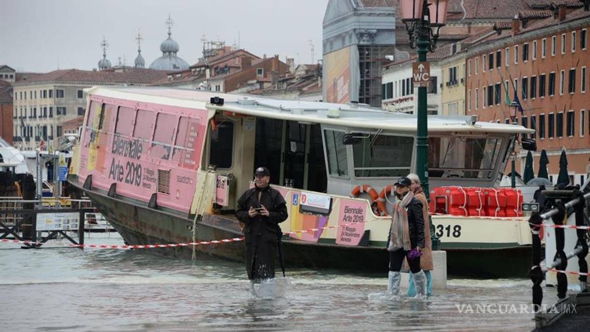 $!Venecia se ahoga, sufre peor inundación desde 1966