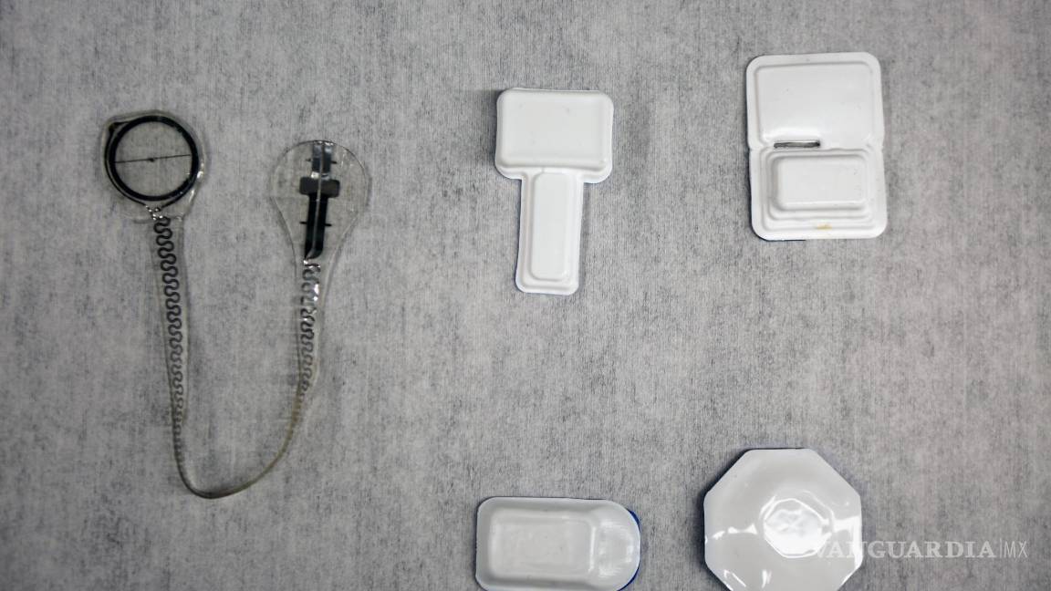 $!Todos los dispositivos dispuestos juntos, con el marcapasos transitorio a la izquierda.