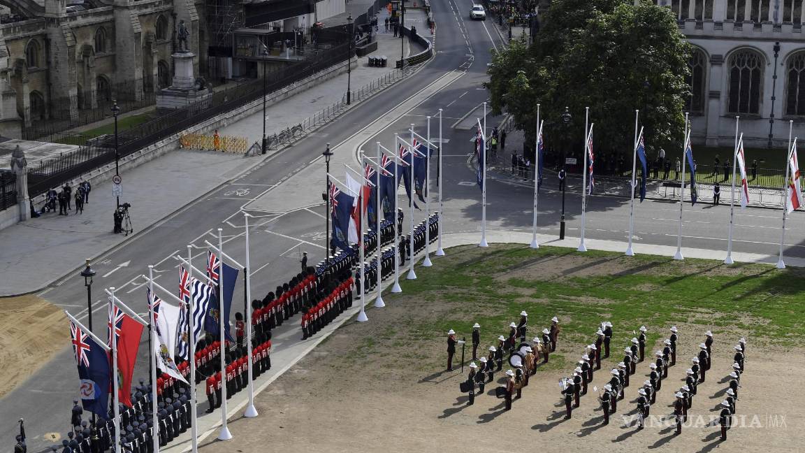 $!La banda de los Royal Marines en Parliament Square antes de la procesión del Gun Carriage que llevará el ataúd de la reina Isabel II a Westminster Hall en Londres.