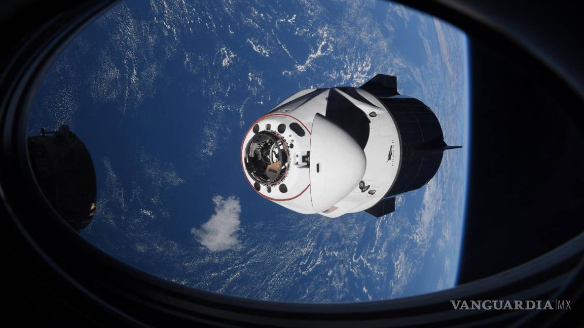 SpaceX revisa problemas en los inodoro de sus cápsulas