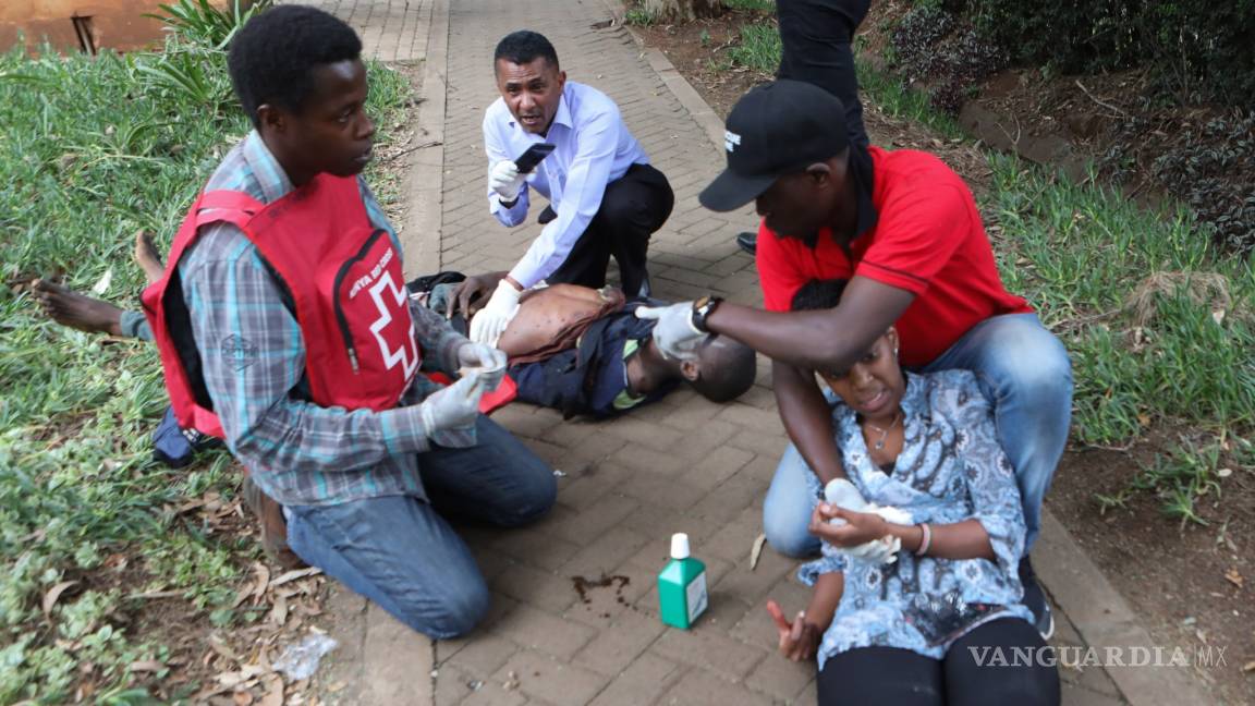 $!Turistas de un hotel en Nairobi corren por sus vidas tras ataque terrorista (fotogalería)