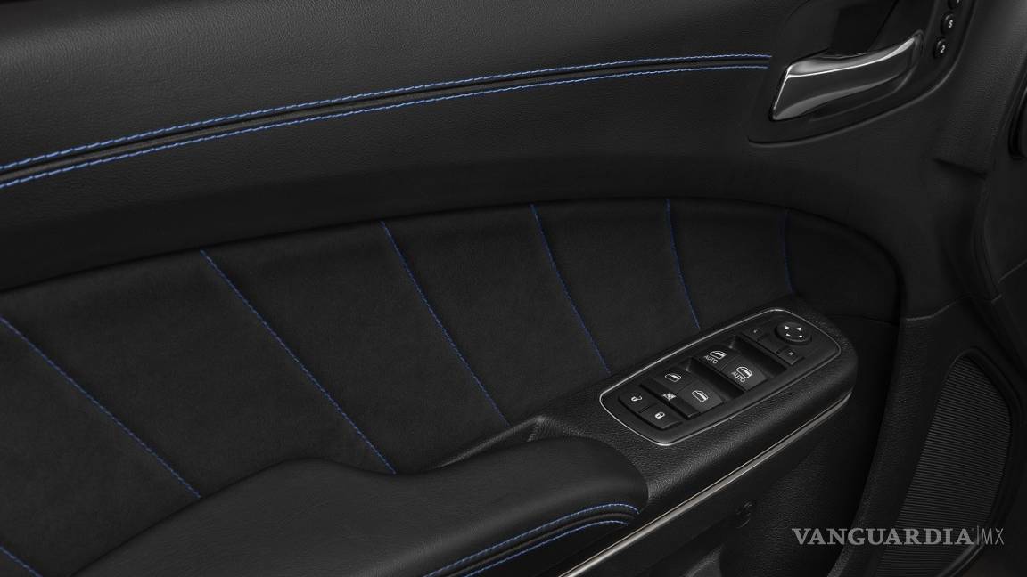 $!Dodge Charger SRT Hellcat Widebody Daytona 50 Anniversary, una 'fiera' color azul con 717 hp