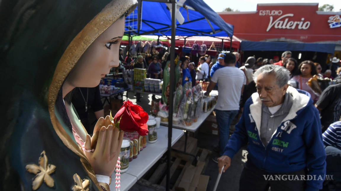 Cientos de saltillenses visitan el Santuario de Guadalupe (fotos)