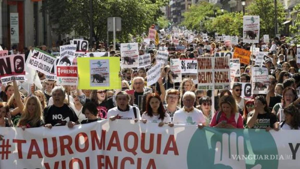 Miles de personas protestan en Madrid contra las corridas de toros