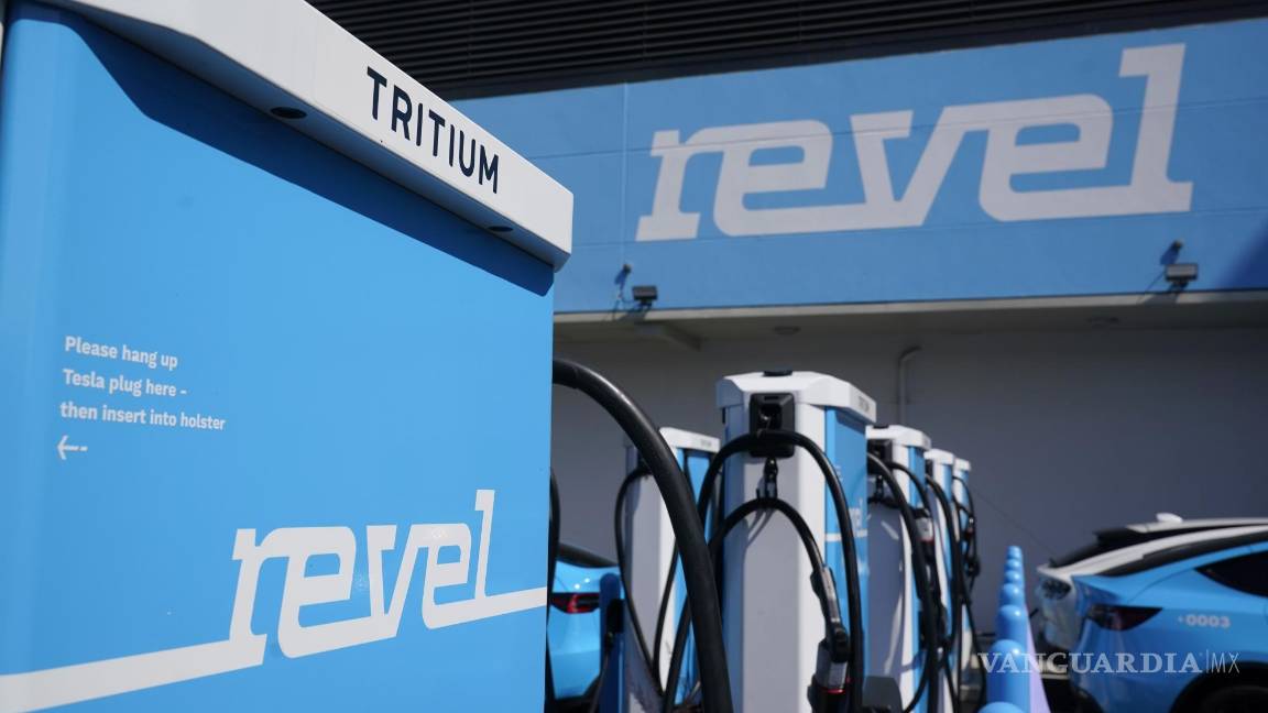 $!El gobierno de Biden lanzó su plan para construir una red de 500,000 estaciones de carga para vehículos eléctricos. AP/Seth Wenig