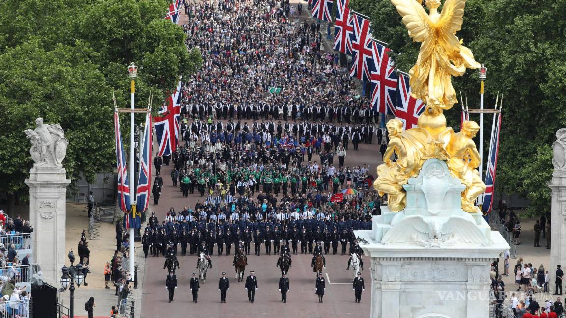 $!Gran Bretaña celebra con cuatro días para el Jubileo de Platino de la Reina Isabel II que marca el 70 aniversario de su acceso al trono el 6 de febrero de 1952.
