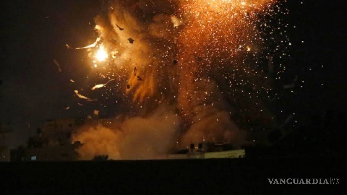 Israel bombardea cadena de televisión de Hamás en Gaza