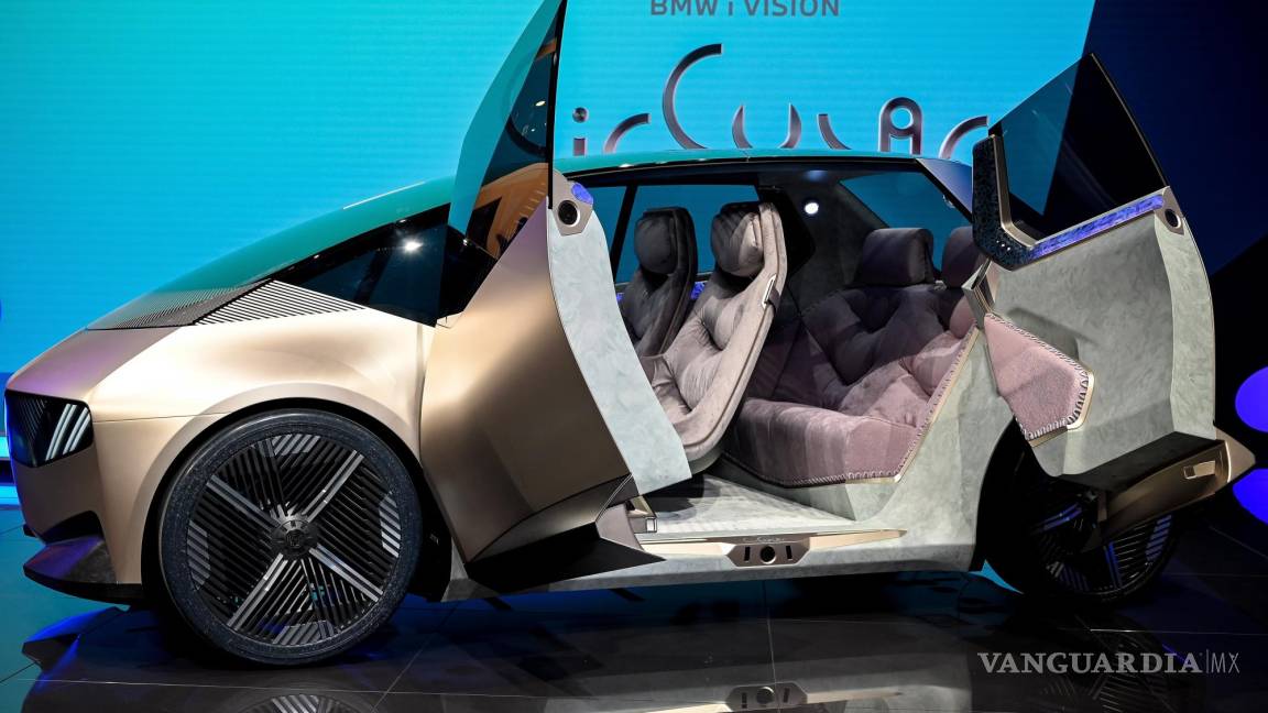 $!El BMW Vision CirCular en exhibición en el primer día de vista previa para la prensa del Salón Internacional del Automóvil IAA en Munich, Alemania. EFE/EPA/Sascha Stenbach