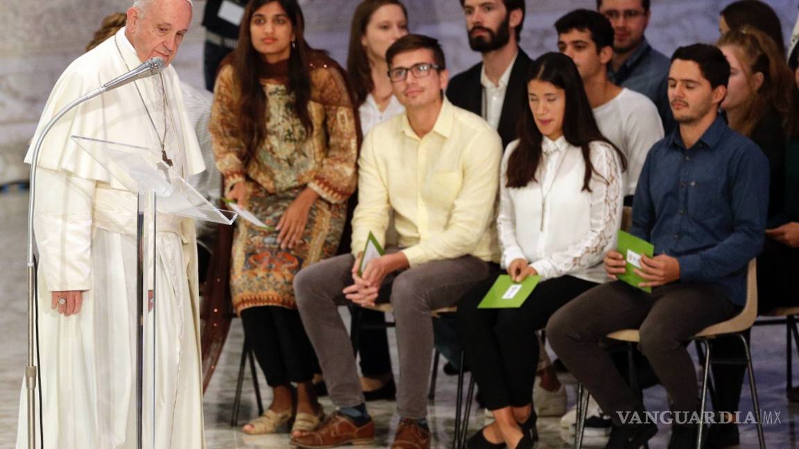 $!Joven mexicana conquista con alegría la cumbre de obispos en el Vaticano