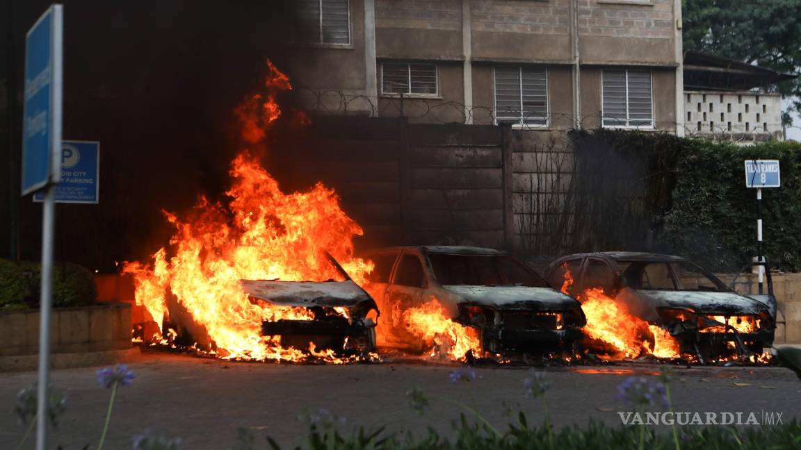 $!Turistas de un hotel en Nairobi corren por sus vidas tras ataque terrorista (fotogalería)