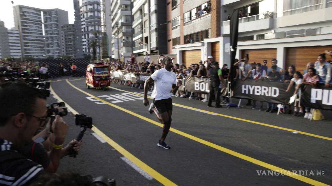 Usain Bolt le gana en una carrera ¡a un mototaxi!