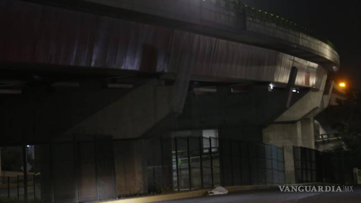 $!Saltillo: indigente fallece en distribuidor El Sarape tras ser arrollado; auto se dio a la fuga