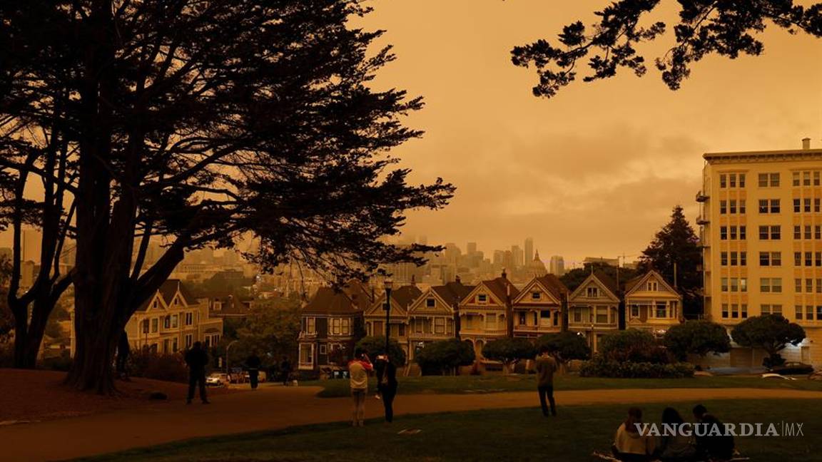 $!Incendios forestales pintan de un color naranja apocalíptico el cielo de San Francisco