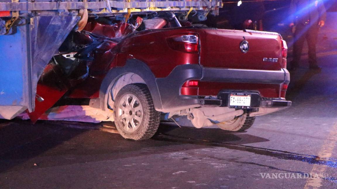 En Coahuila mueren 3 jóvenes saltillenses al impactar el vehículo en el que viajaban contra un tráiler