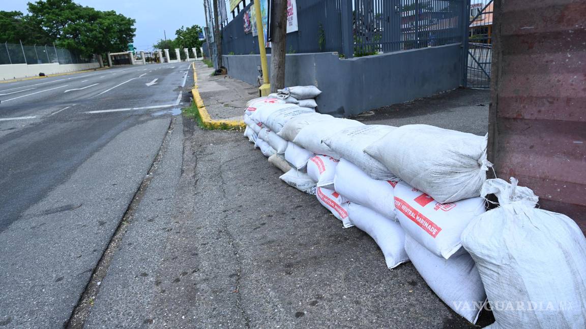 $!Pese a las precauciones de las autoridades jamaicanas, como en la capital Kingston, habrían librado los peores efectos del huracán “Beryl”.