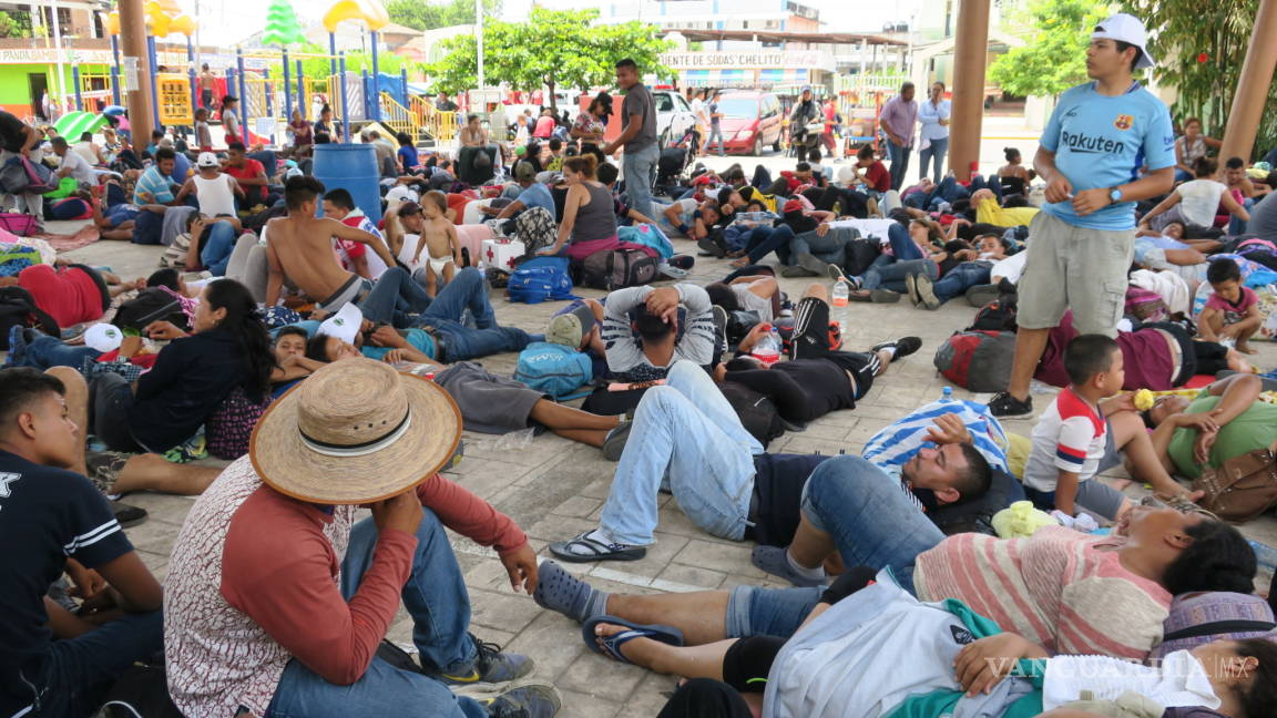 Viacrucis de más de mil migrantes atraviesa México rumbo a Estados Unidos