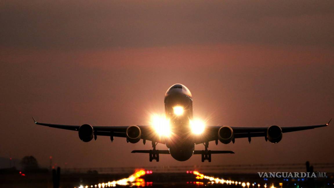 ¿Cuál es el mejor horario para viajar en avión sin turbulencias?